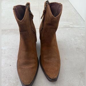 Tecoves suede booties